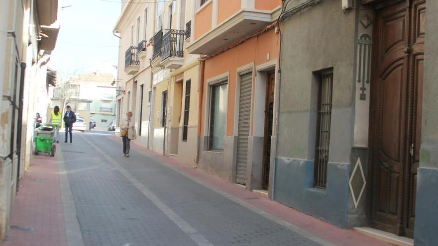 La vivienda donde se produjo la agresión se encuentra en esta céntrica calle de la localidad valenciana de Cheste.