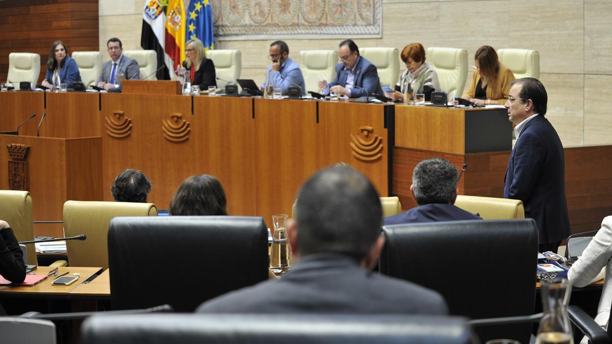 El último pleno: La Mesa de Asamblea con 8 miembros en el último pleno de la legislatura 2019-2023, el pasado 23 de marzo.
