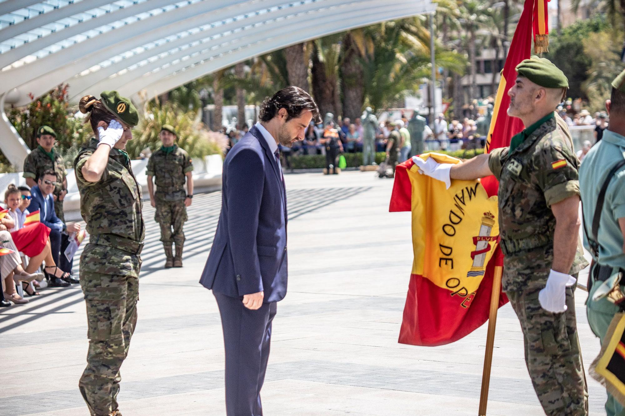 Sol y fidelidad a la bandera en Torrevieja