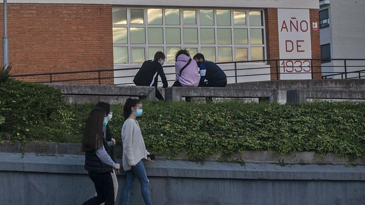 Salud alerta de un aumento de contagios en el ámbito social: &quot;Hay jóvenes con un número de contactos estrechos muy alto&quot;