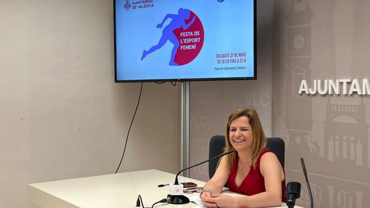 La concejala Pilar
Bernabé, en la 
presentación de la 
I Festa de l’Esport
Femení.  FDM