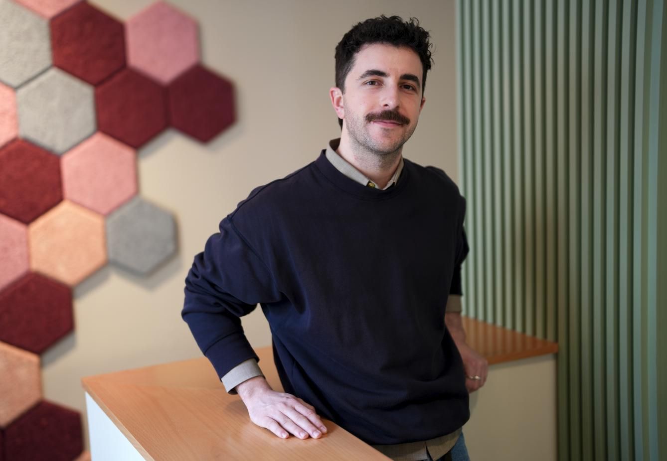 Miguel Zamorano publica 'Adoración' en Alba Editorial.