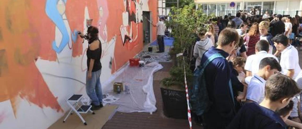Los mejores grafiteros del mundo pintan en Gandia