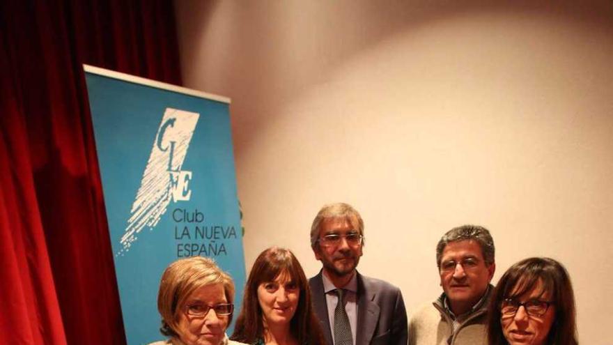 Mercedes García, Ana Menéndez, Luis Tuero, Faustino García y Pilar Soberón, ayer, en el Club LA NUEVA ESPAÑA de Avilés