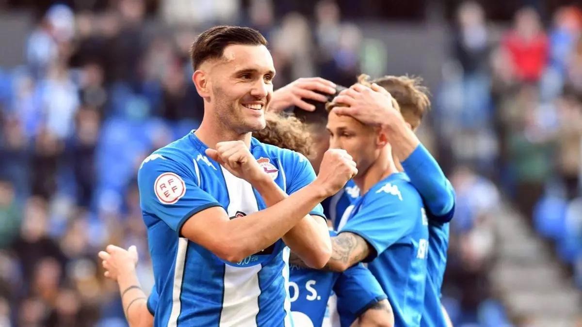 Lucas Pérez celebra una de las siete victorias consecutivas del Deportivo, esta temporada.