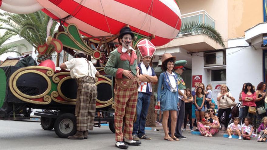 Actuación callejera ´Zeppelin´, de la Companyia de Comediants La Baldufa.