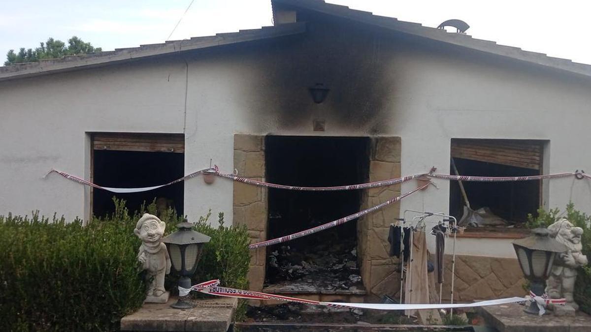 Imatge d'arxiu d'un incendi en una casa del Cadí al Pi de Sant Just d'Olius