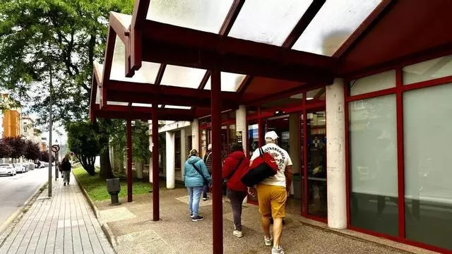 "El centro de salud de Perchera no da abasto", lamentan los vecinos de Gijón sobre los retrasos en el plan para su traslado al Avelino González