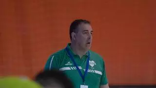 Fran González, entrenador del Balonmano Zamora Enamora: "Ha sido nuestro peor partido desde que estoy aquí"