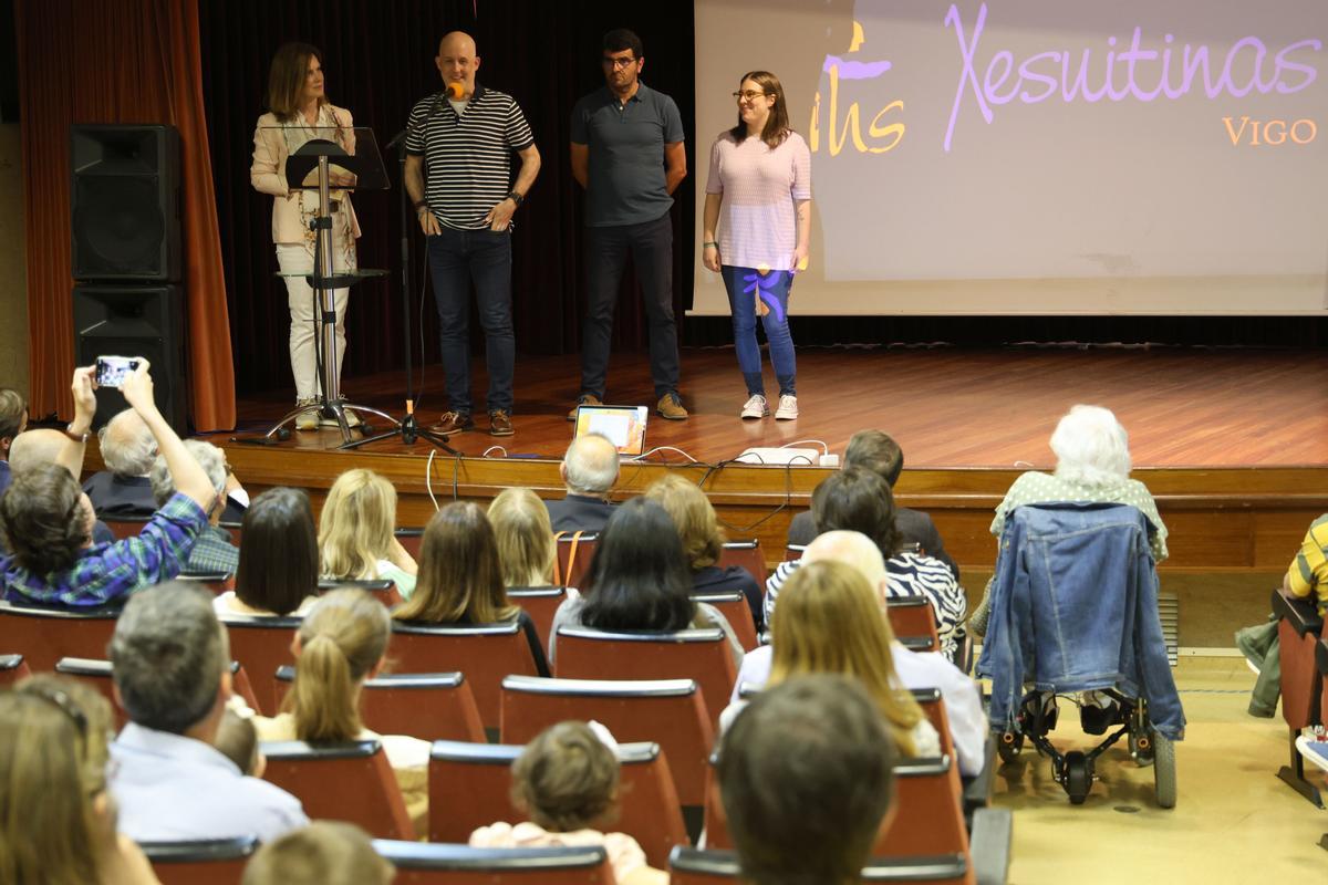 Un intre da presentación do documental.