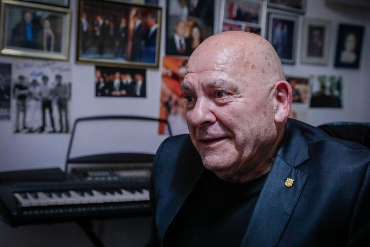 Antonio Iniesta, 40 años trabajando en el FC Barcelona, nos recibe en su casa de Mataró