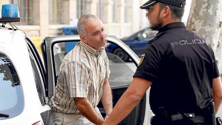 Pedro T.M., el funcionario de Cort encarcelado por su vinculación con la trama de corrupción, ayer por la tarde en los juzgados.