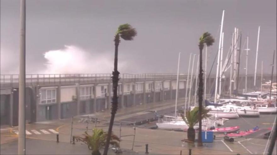 Inundacions a les platges a Barcelona pel temporal