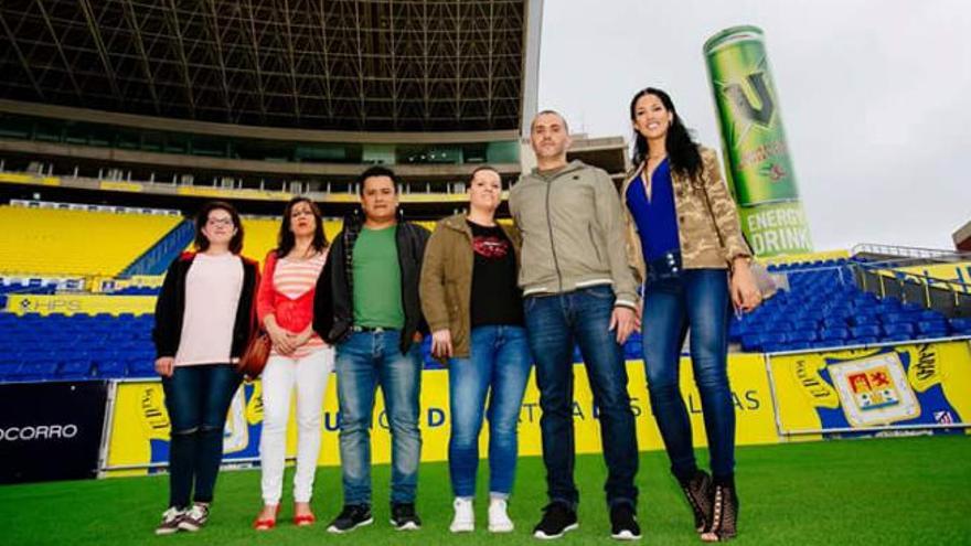 Los ganadores de la V Energy Drink, en el césped del Estadio Gran Canaria