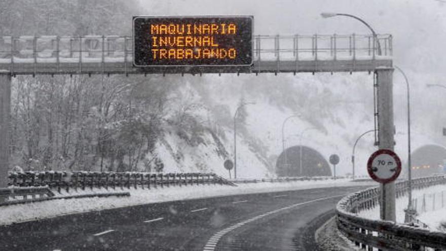 Frío, viento y nevadas en la víspera del Puente