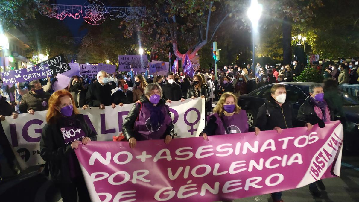 Cáceres sale a la calle un año más para decir 'Basta ya' a la "pandemia" de la violencia machista