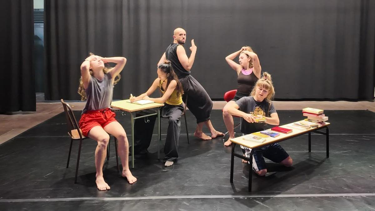 Cinc promeses internacionals de la dansa converteixen un poble de Castelló en un laboratori de creació.