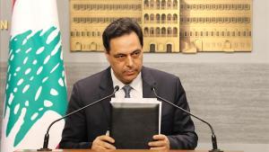 El primer ministro del Líbano, Hasan Diab, durante el discurso televisado a la nación en el que ha anunciado el impago de la deuda. 