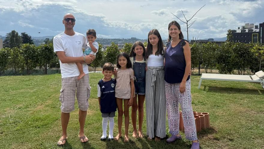 Las difíciles cuentas de las familias numerosas asturianas en la vuelta al cole: "Libros, ordenadores, uniformes... aprendes a vivir con menos"