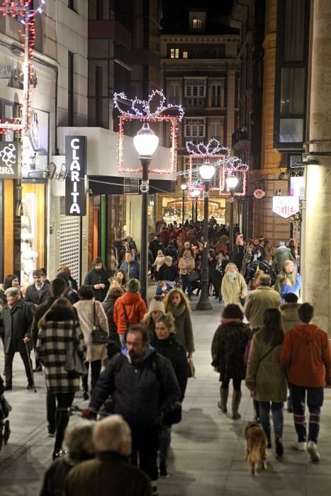 Encendido de luces navideñas en Gijón.