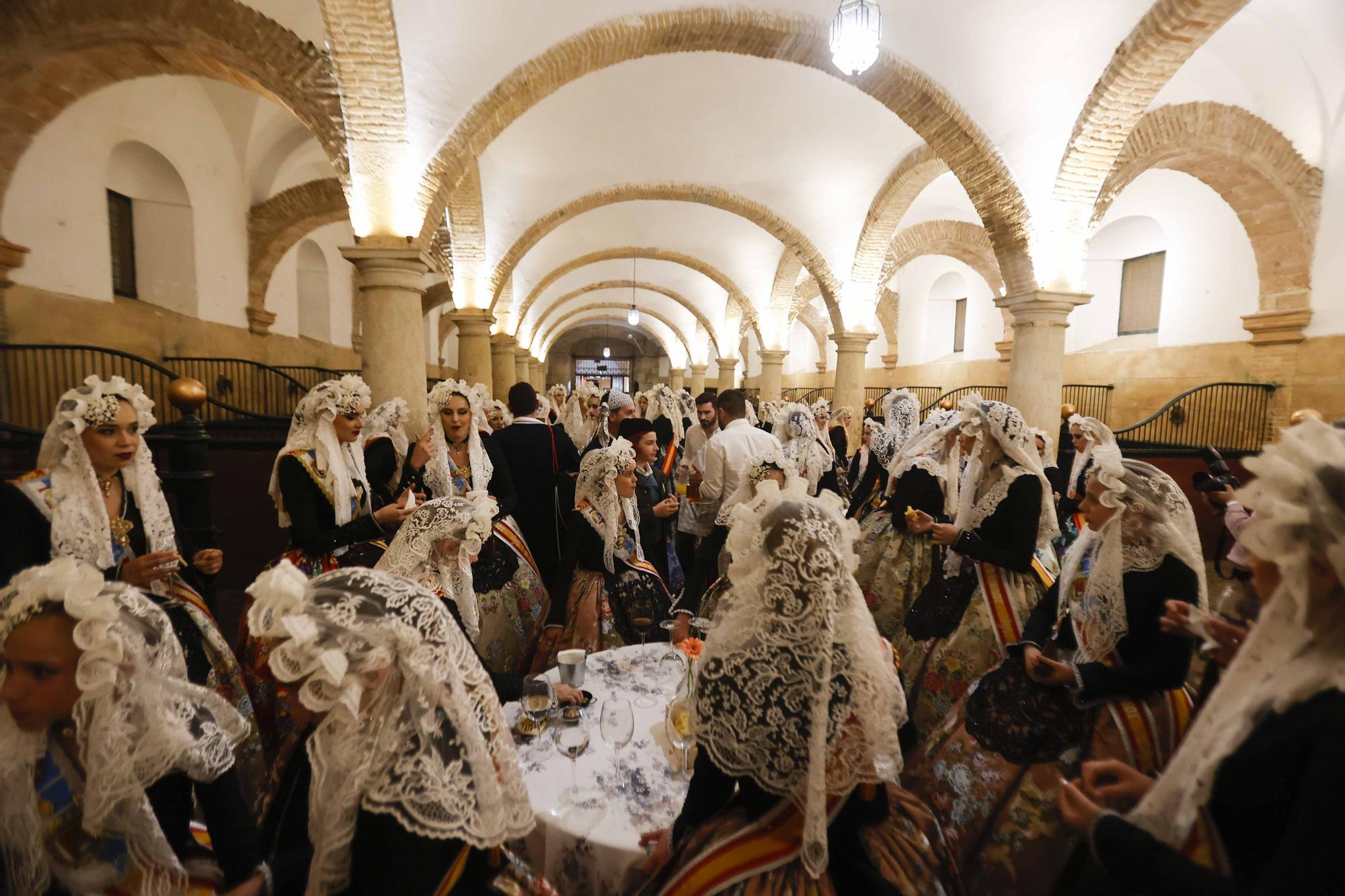 Pasacalles de las bellezas  y cremà Hogueras de Sant Joan en Córdoba