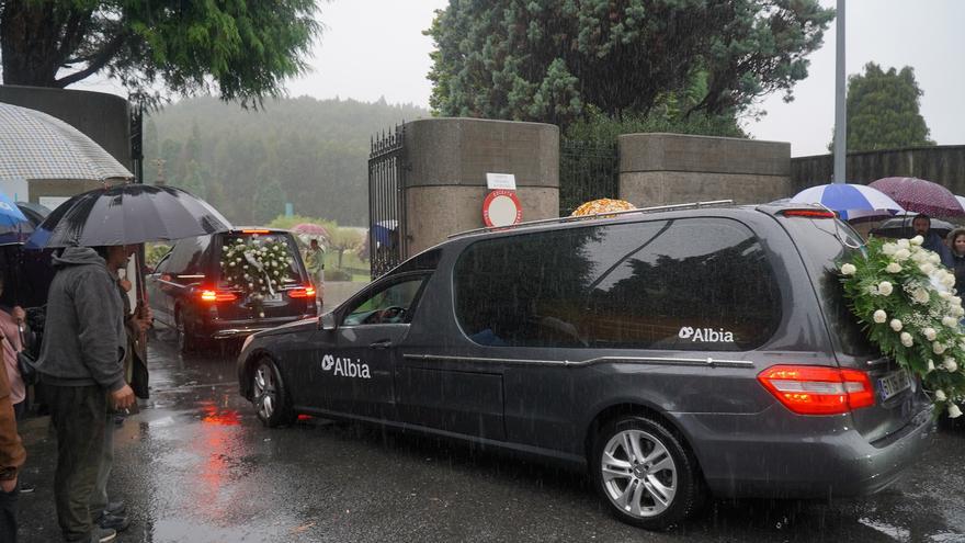 Hondo pesar en la despedida de las víctimas del edificio incendiado en Vigo