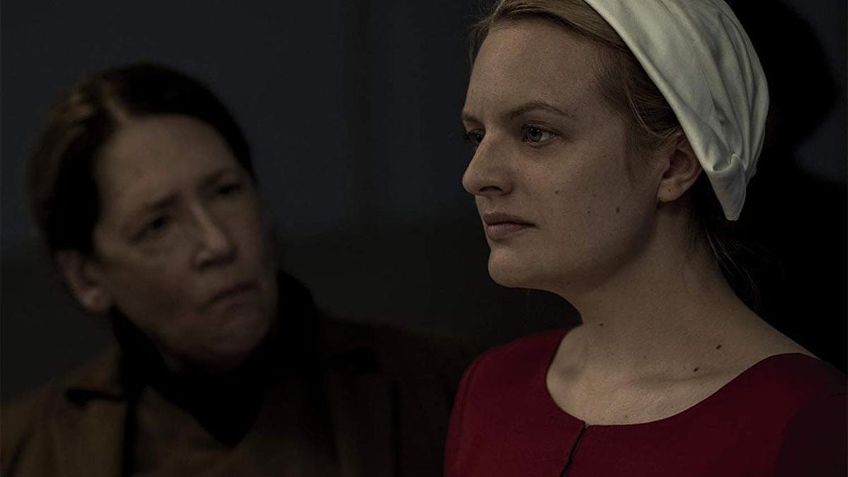 Elisabeth Moss pide a Estados Unidos que despierte en el último tráiler de 'El cuento de la criada'