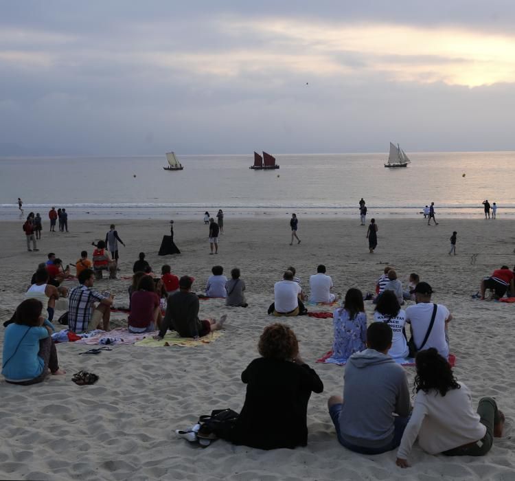 El primer atardecer del verano sobre Cíes