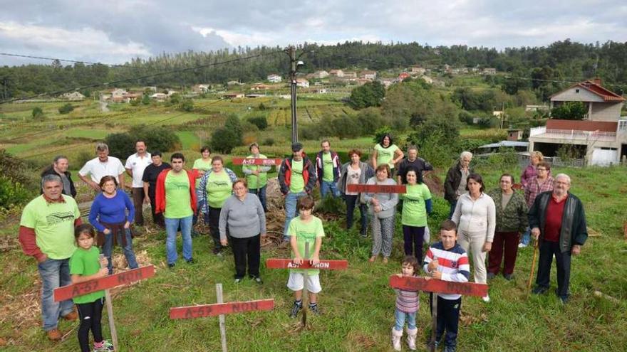 Participantes en uno de los actos reivindicativos organizados por Salvemos a Fracha. // Gustavo Santos