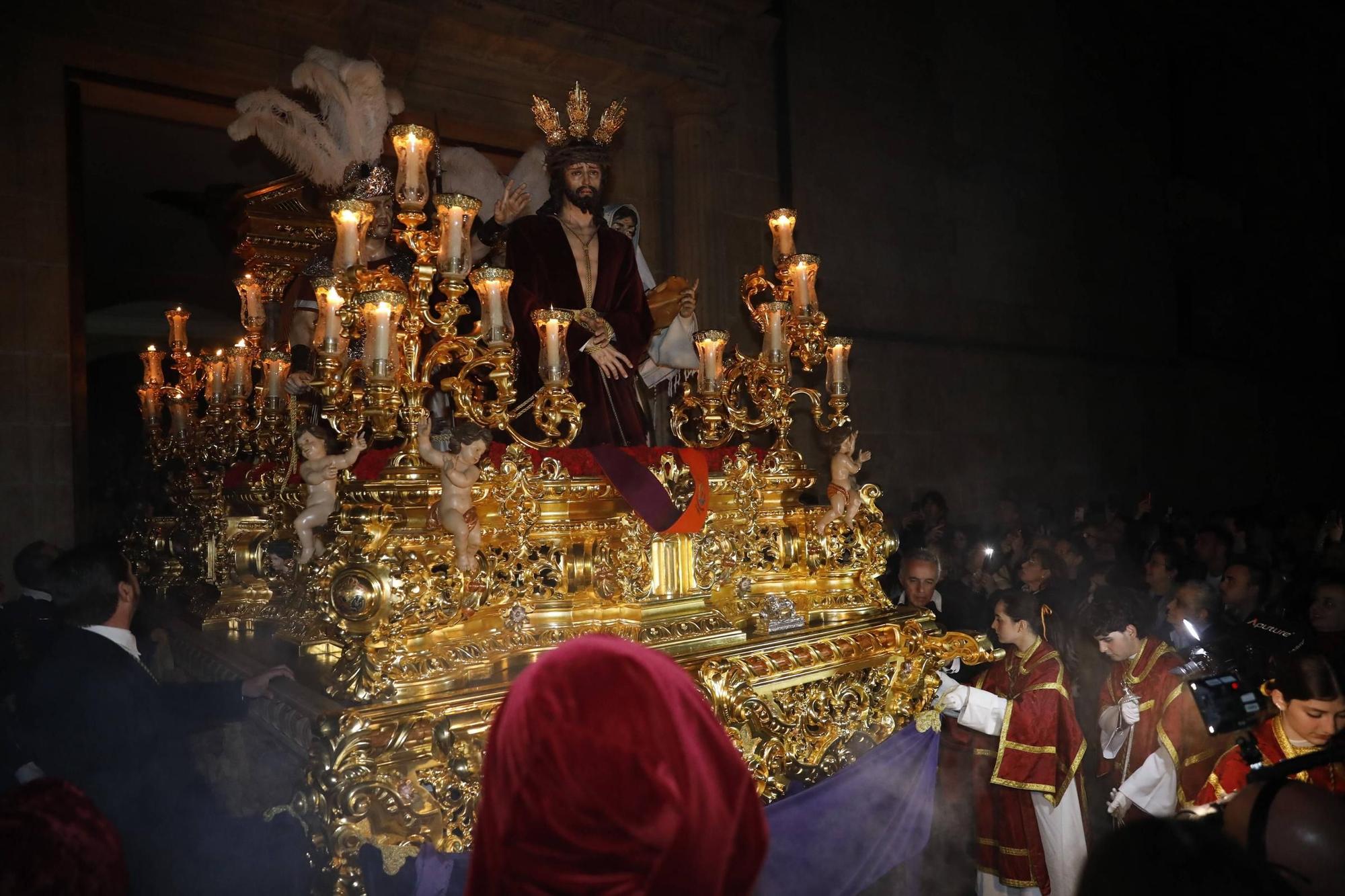 Procesión de la Madrugá organizada por la Hermandad de los Estudiantes de Oviedo