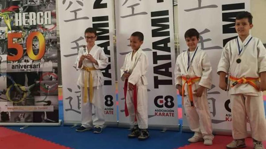 Siete trofeos para el club de karate de Picanya en Torrent