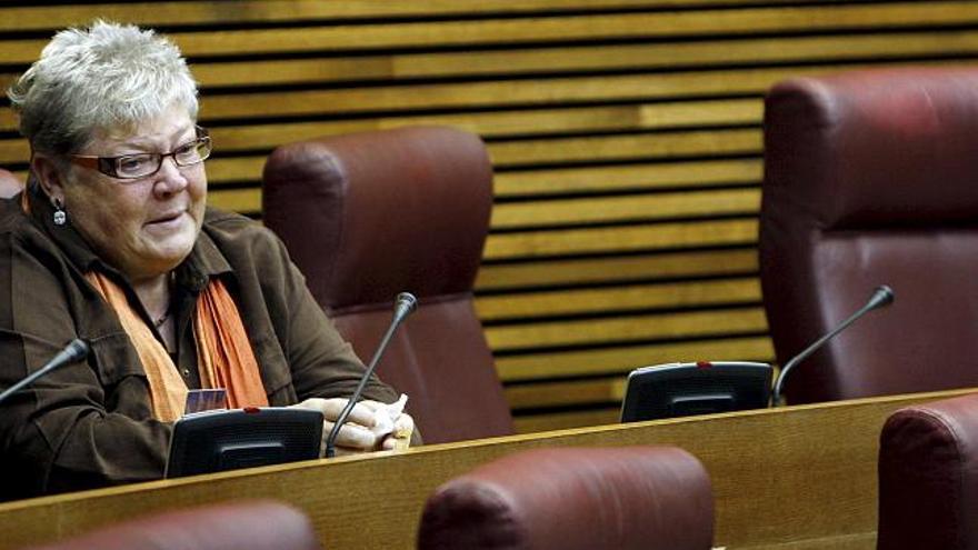 La coordinadora de EU, Gloria Marcos, en su nuevo escaño en Les Corts, tras ser expulsada del grupo Compromís y que ya es oficialmente parlamentaria no adscrita.