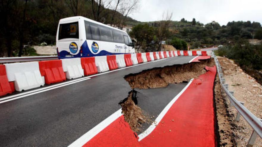 El desmoronamiento de la vía ha ocurrido entre los mismos puntos kilométricos que se produjo la última vez.