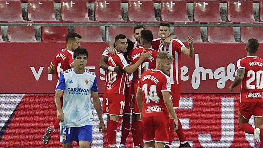 Els jugadors del Girona celebren el gol de Stuani contra el Saragossa.