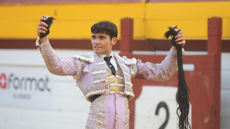 Juan Alberto Torrijos desata la locura en Algemesí: cuatro orejas y un rabo para finalizar la semana taurina