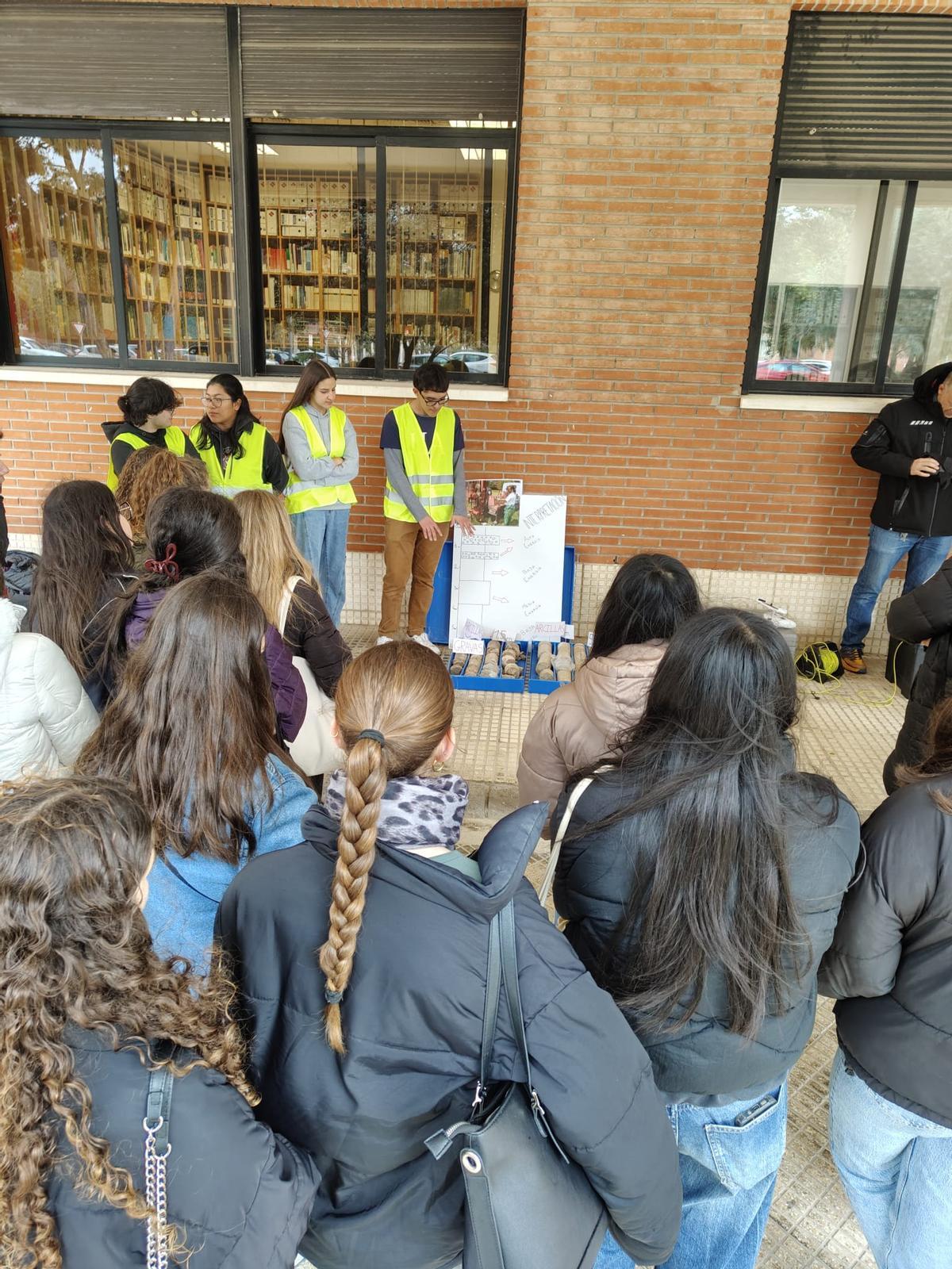 La Geoyincana es un itinerario guiado de unas tres horas de duración con actividades educativas.