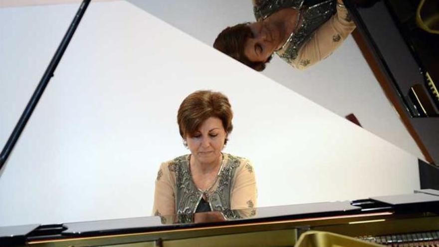 Teresa Pérez festeja al piano los 25 años del Conservatorio