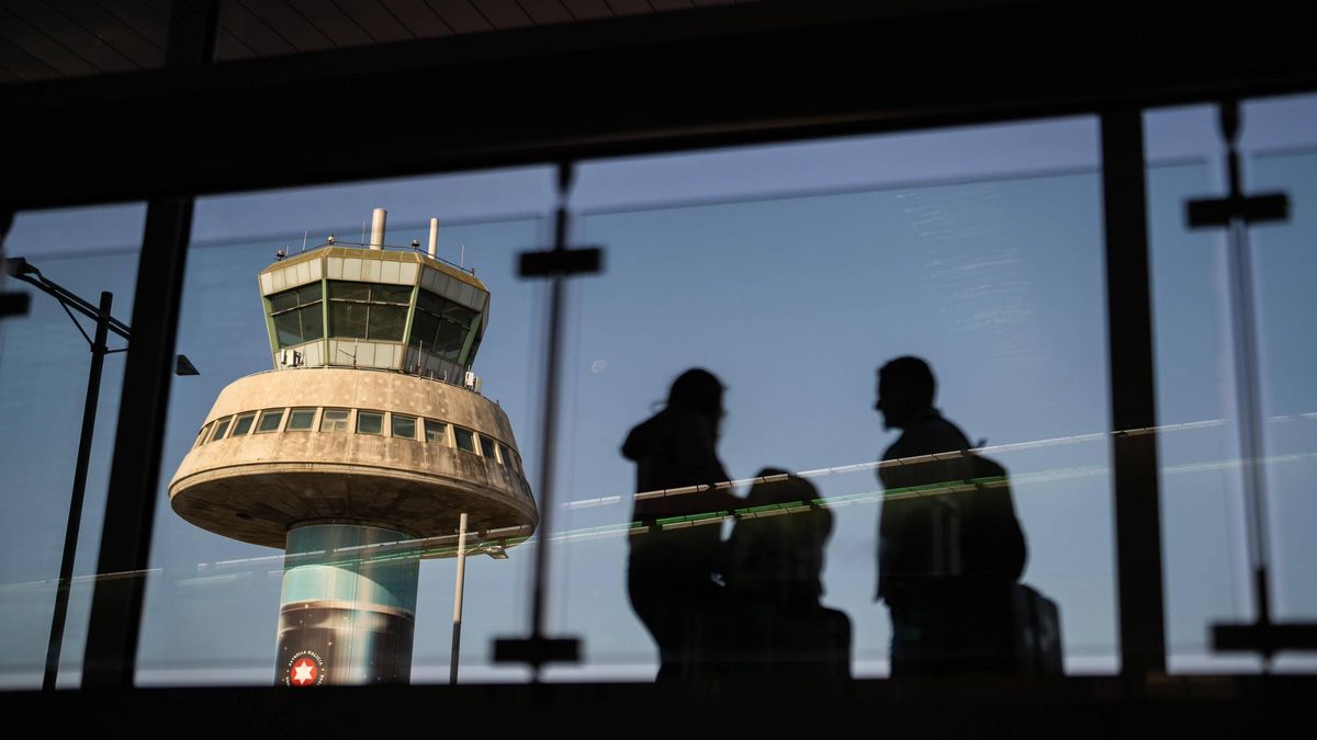 Turistas en el aeropuerto de El Prat