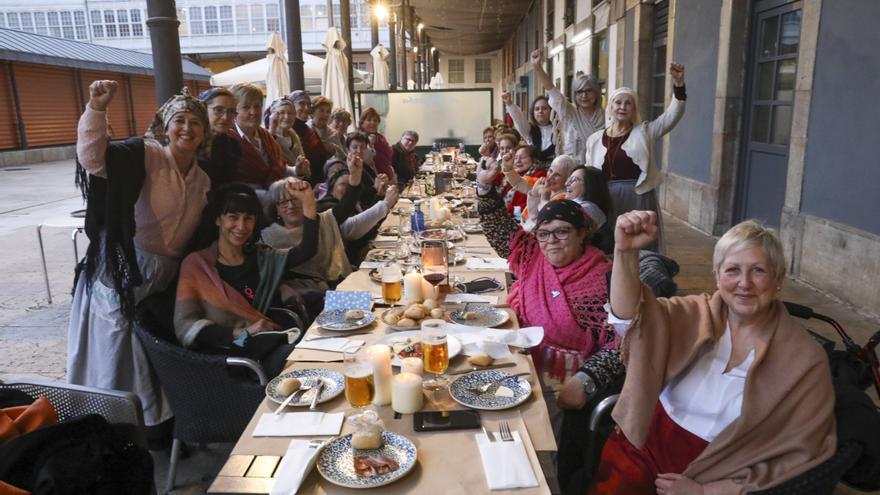 Comadres de reivindicación en Avilés: &quot;¿Ya no hay ganas de vivir?&quot;