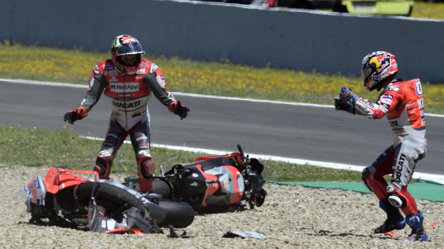 Tensión tras la caída de Lorenzo, Pedrosa y Dovizioso en el GP de Jerez