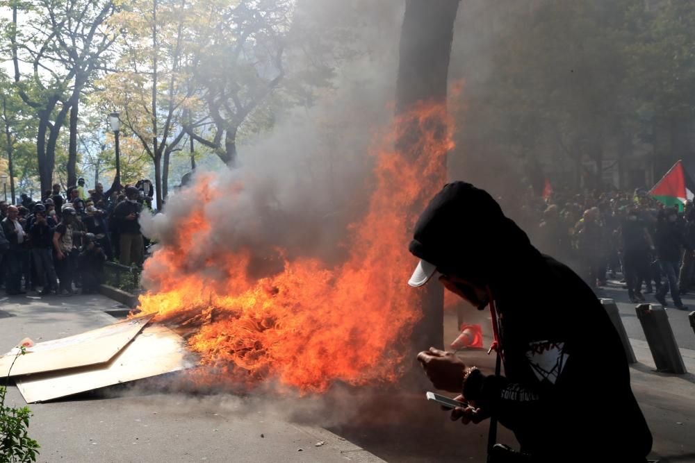 Disturbis a París durant la manifestació de l'1 de maig