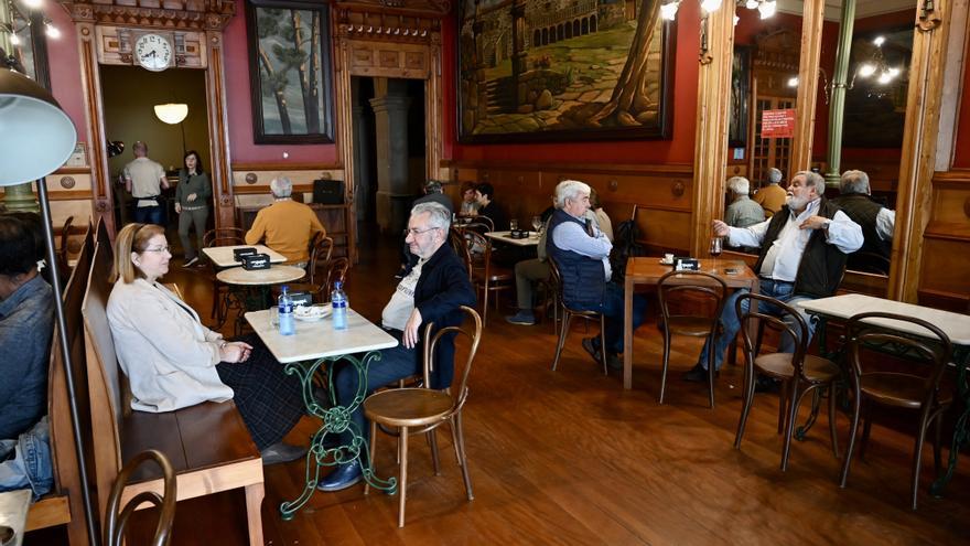 Reabre la cafetería del histórico Café Moderno, que seguirá el modelo de vinos y tapas de Los Castellanos