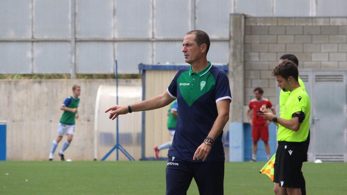 Diego Caro, durante el choque a domicilio ante el Ciudad de Lucena.