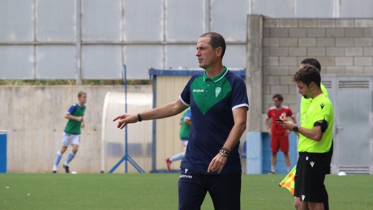 Diego Caro, durante el choque a domicilio ante el Ciudad de Lucena.