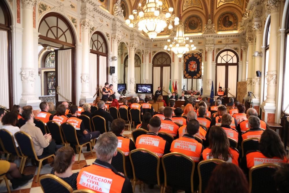 Reconomiento a los voluntarios de Protección Civil.