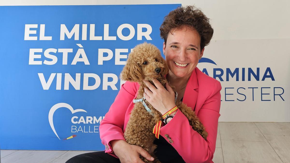 Carmina Ballester, junto a su perro 'Lucky', afronta esta segunda legislatura con ilusión de seguir mejorando y haciendo crecer Onda.
