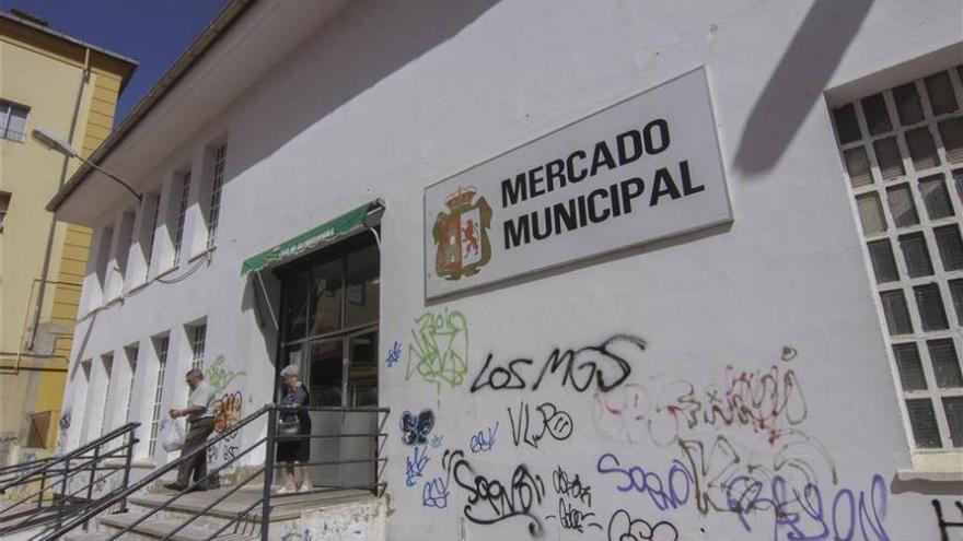 La reforma del mercado municipal de Cáceres genera expectación en los negocios de la zona