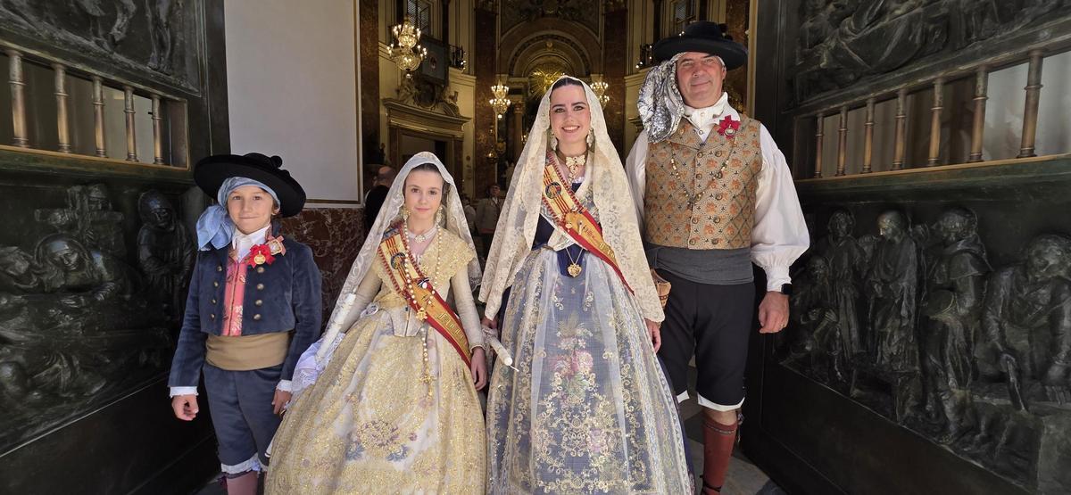 Comisiones de falla en la Procesión de la Virgen (1/7)