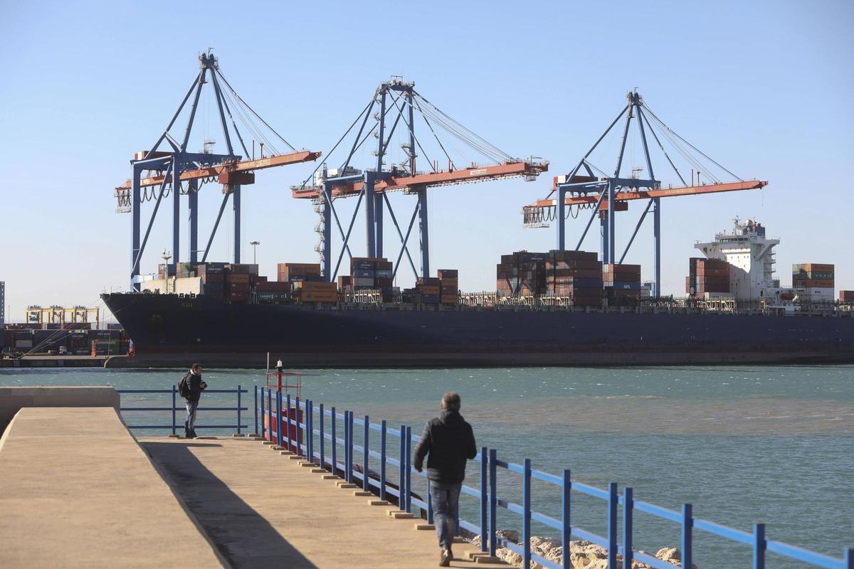 Grúas de una terminal de contenedores del puerto de València
