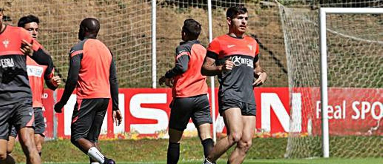 Campuzano, durante el entrenamiento de ayer en Mareo. | Juan Plaza